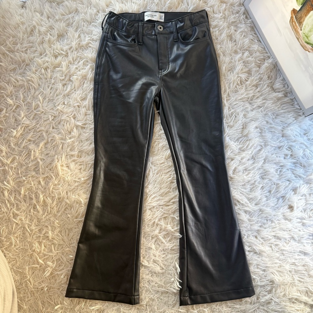 Abercrombie & Fitch Kids Black Leather Pants Size 11/12 Short